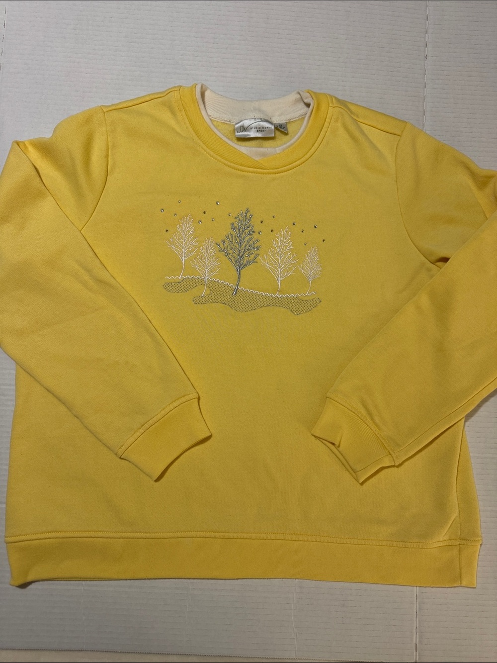 Vintage Cottagecore Yellow Crewneck Sweatshirt with Tree Embroidery 207